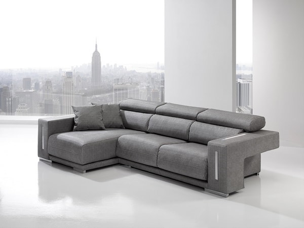 Sofá cómodo para una gran sala con vista