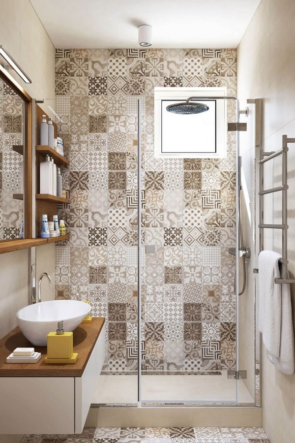 Revestimientos de paredes en baño y mamparas de cristal