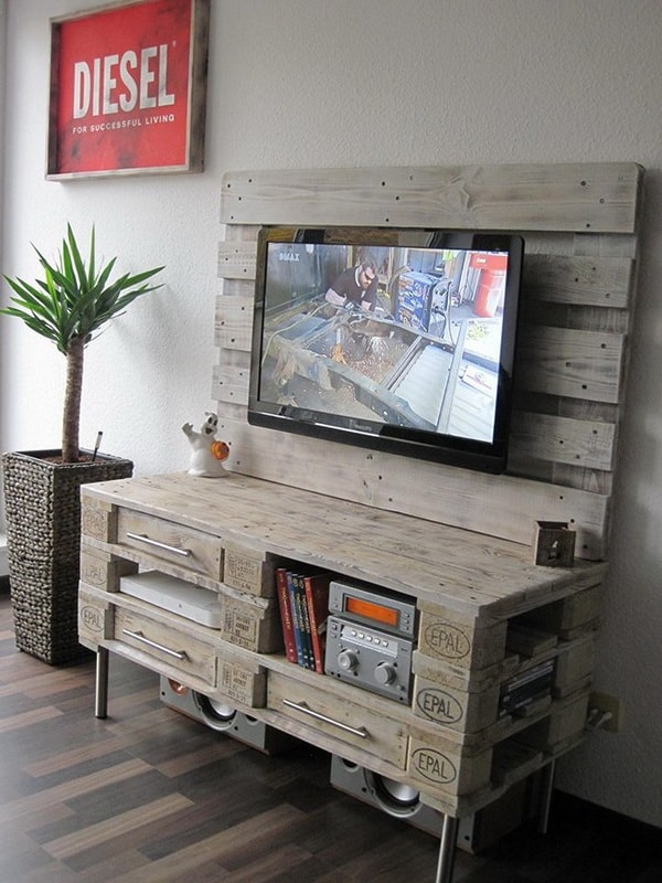 Mueble de TV hecho con palets de madera