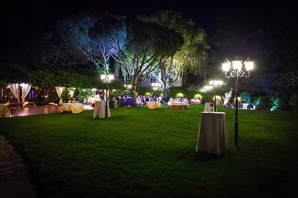 Iluminación para bodas al aire libre