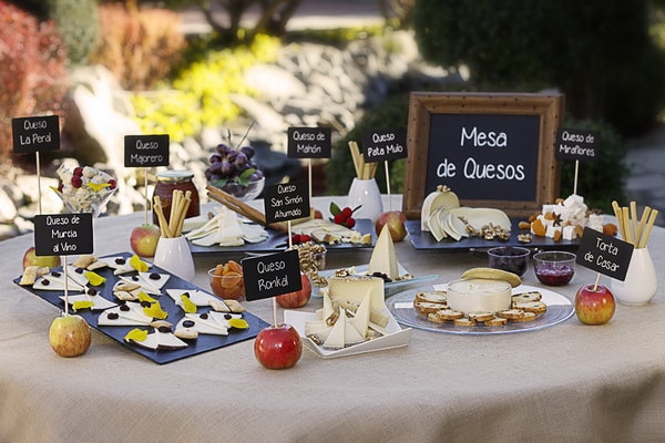 Mesa de quesos para decorar bodas