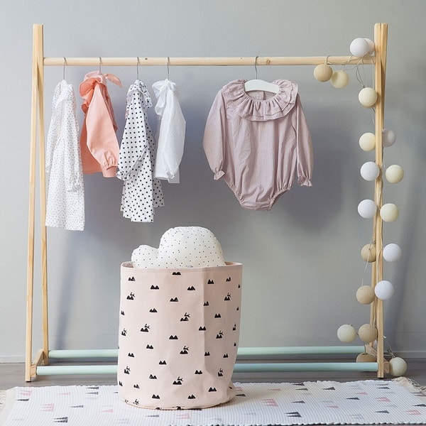 Vestidor infantil para una habitación estilo Montessori