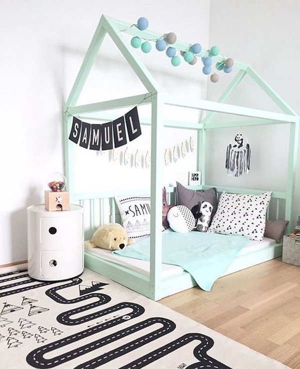 Cama Montessori con forma de casa