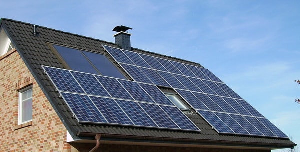 Placas solares fotovoltaicas para generar energía eléctrica