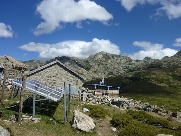 Paneles solares para generar electricidad en lugares remotos