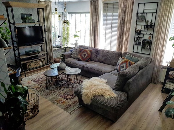 Decoración de una sala con estilo vintage industrial