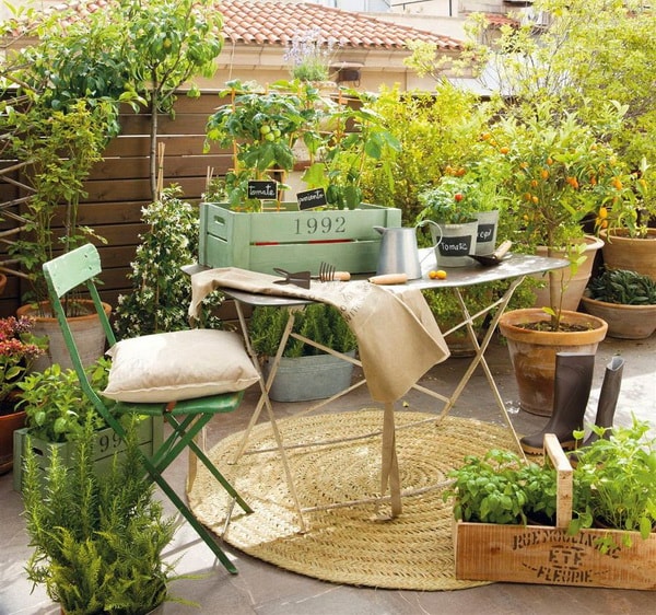 Terrazas pequeñas con muebles plegables