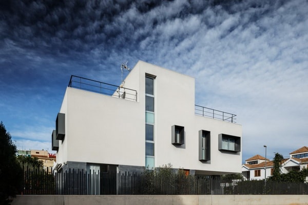 Casa moderna de dos plantas
