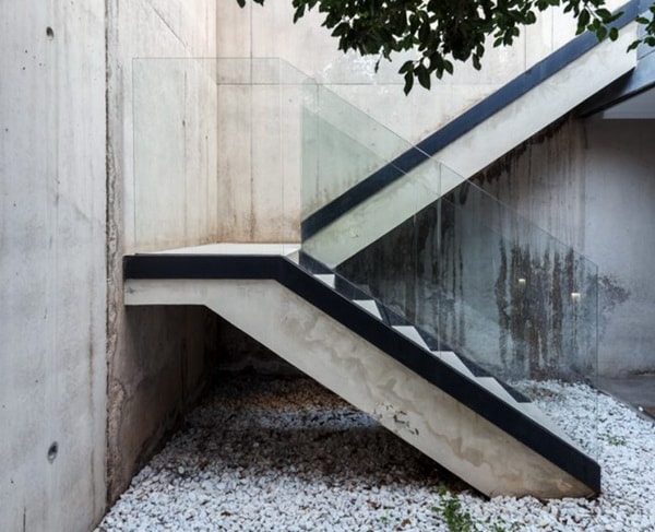 Escalera exterior de hormigón