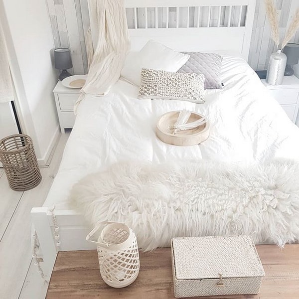 Blanco y madera para un dormitorio estilo escandinavo