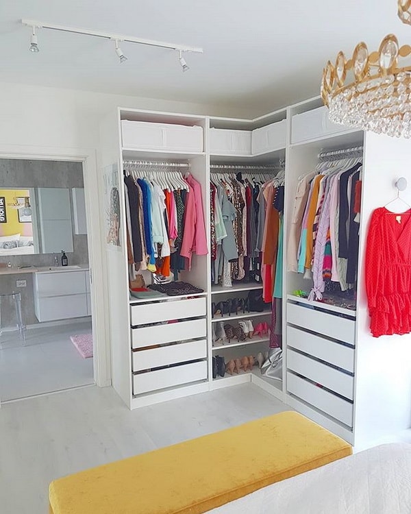 Gran vestidor en el dormitorio principal