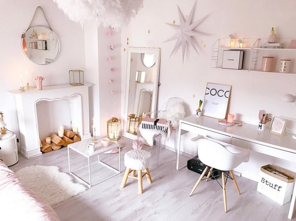Sala, dormitorio y espacio de trabajo en un sólo ambiente