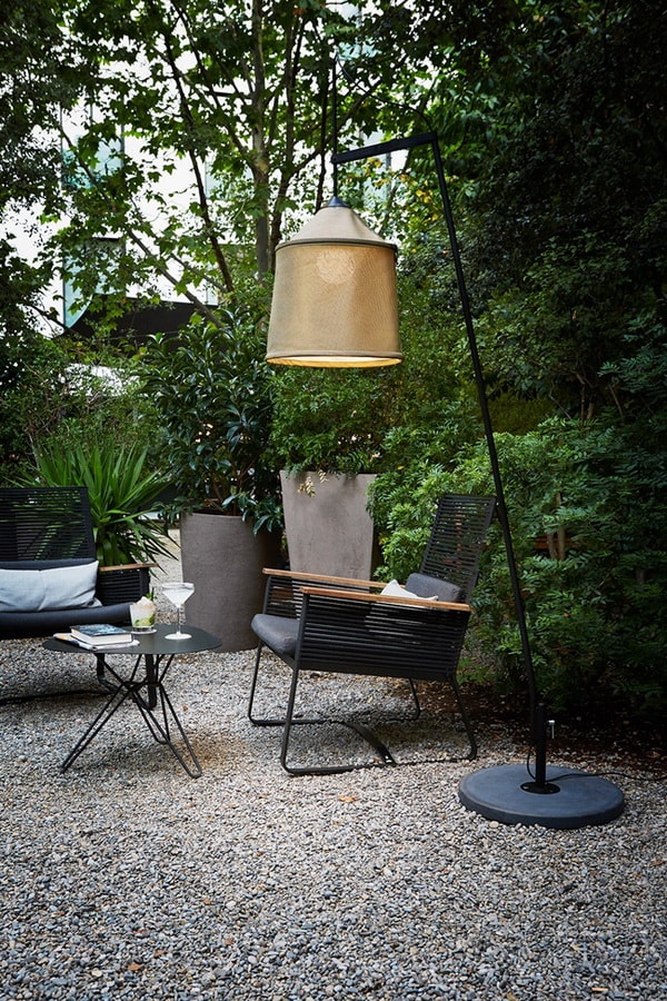 Lámpara de pie para iluminar exteriroes