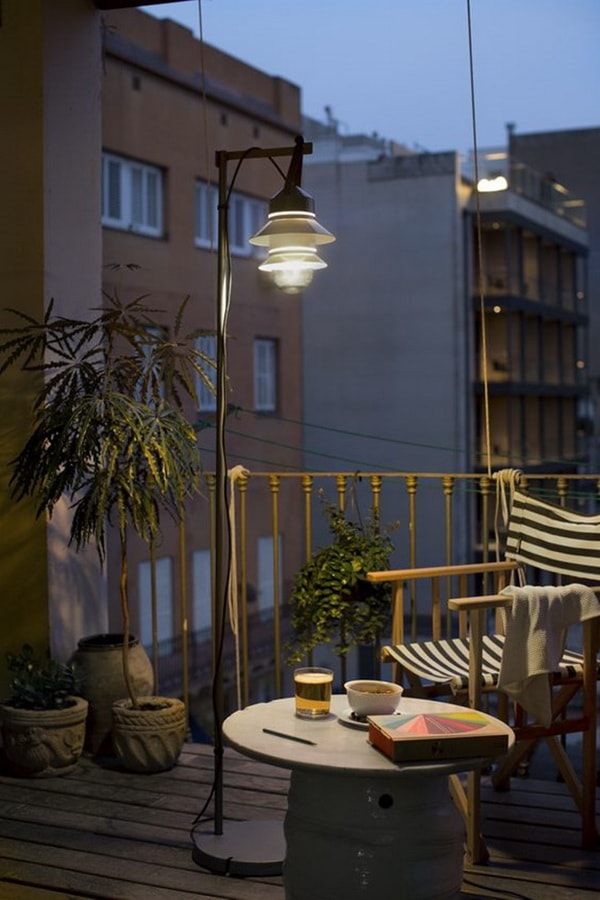 Iluminación de balcones con lámparas de pie