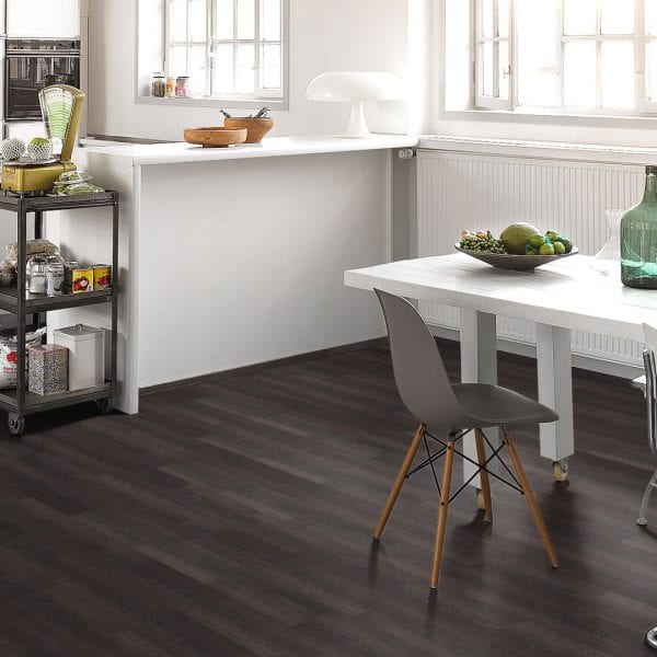 Suelos de cocina oscuros