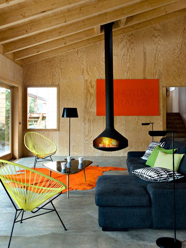 Chimenea moderna de leña suspendida