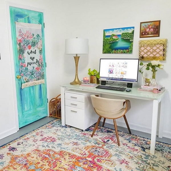 Espacio de trabajo con mucho color