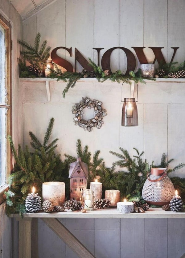 Decoración navideña rústica con velas