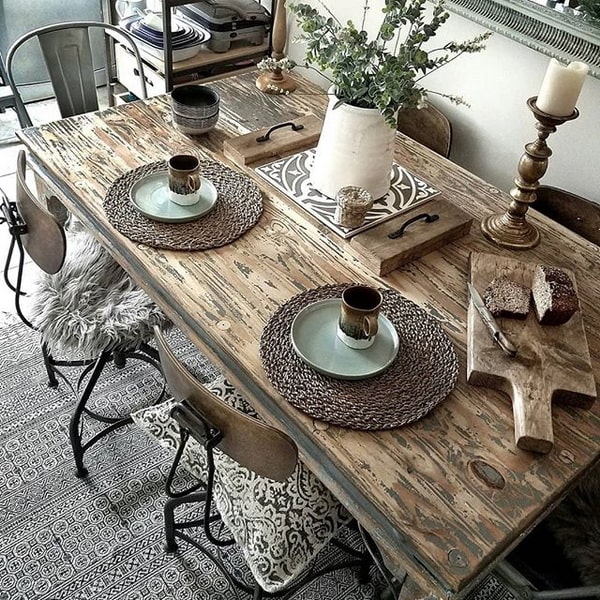Mucha madera y fibras naturales