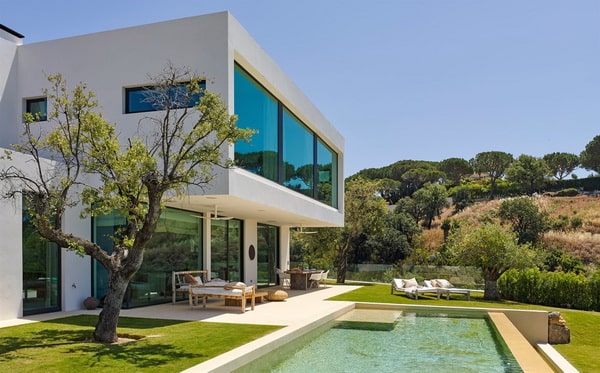 Casas de dos plantas con piscinas