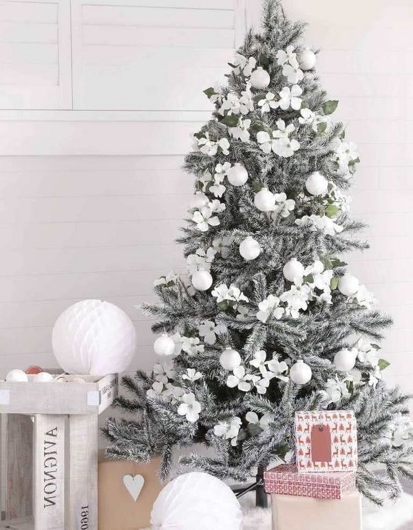 Árbol de Navidad con flores