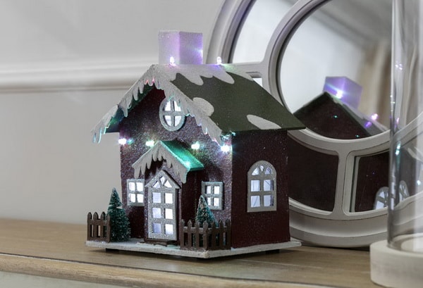 Casitas navideñas iluminadas de Leroy Merlin