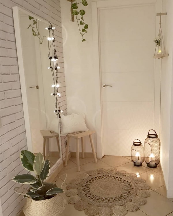 Velas y guirnaldas de luces para decorar