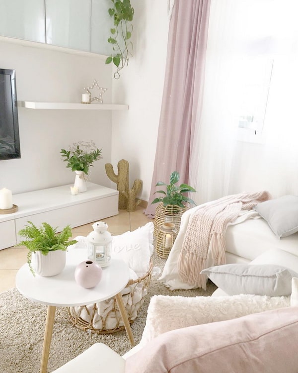 Sala con estilo nórdico y toques bohemios