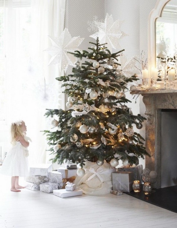 Ideas para decorar la base del árbol de Navidad