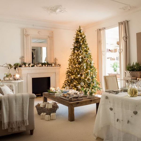 Árbol de Navidad grande con luces