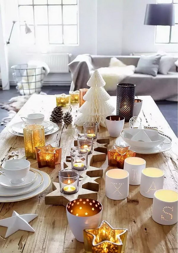 Decoración de la mesa de Navidad con velas