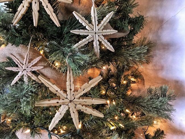 Adornos navideños con pinzas de ropa
