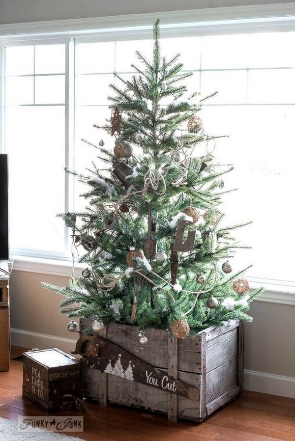 Árbol de Navidad dentro de una caja de madera