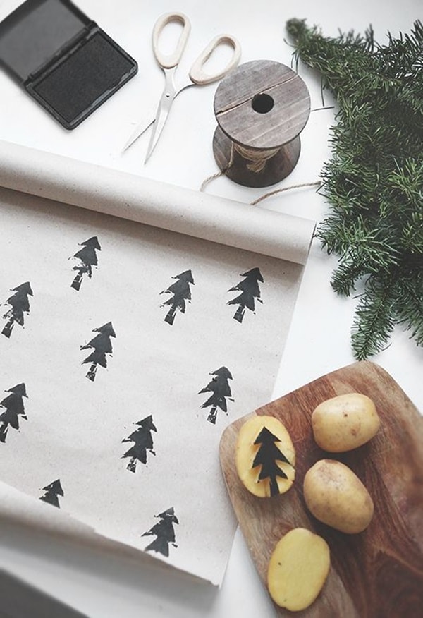 Sellos con patatas para personalizar regalos