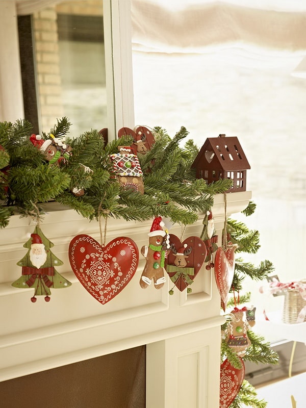 Chimeneas decoradas para Navidad con guirnaldas