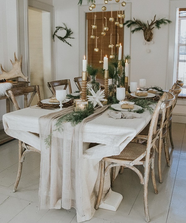 Mesa navideña con cascabeles