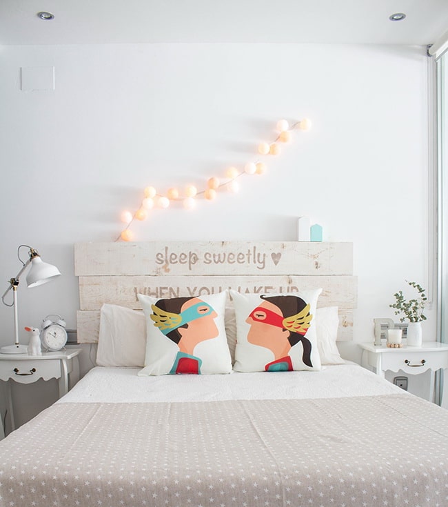Cabeceros de cama de madera con frases