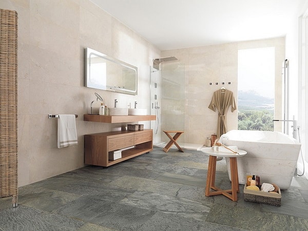 Bañera en baño moderno