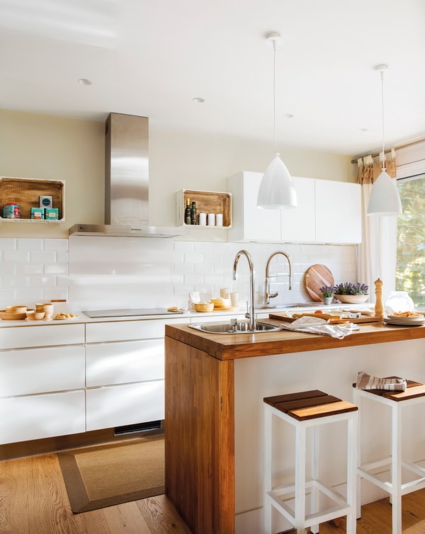 Cocinas blancas y madera