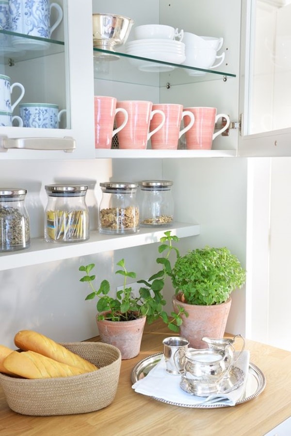 Organizar la cocina con botes de cristal