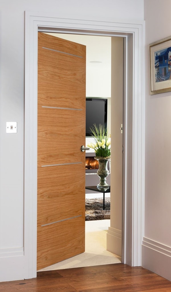 Puertas de interior de madera con detalles de acero