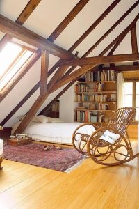 Vigas de madera a la vista en diferentes sectores de la casa