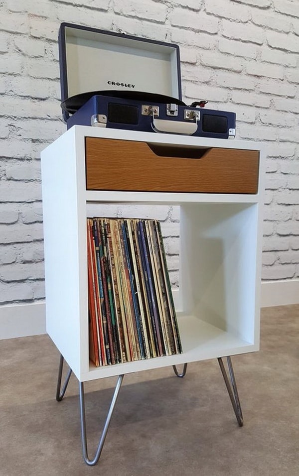 Mueble blanco para tocadiscos vintage