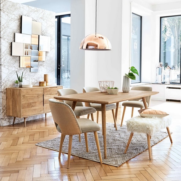 Pequeña mesa rectangular de madera