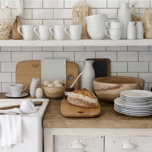 Blanco y madera para la cocina