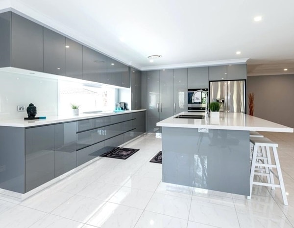 Muebles de cocina brillantes