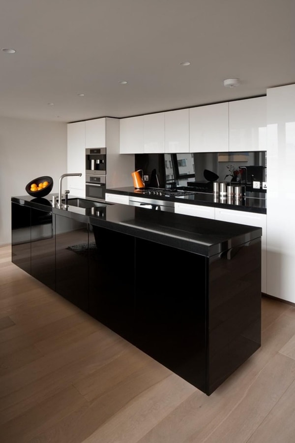 Cocinas en negro brillante