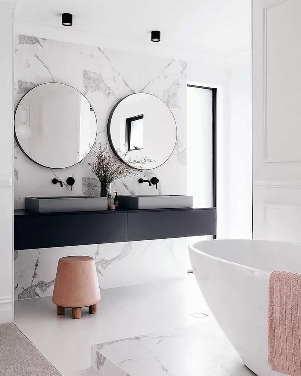 Mármol en paredes de baño