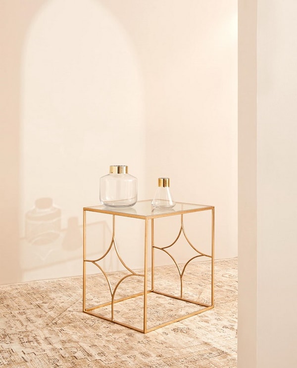 Mesa auxiliar en dorado y cristal