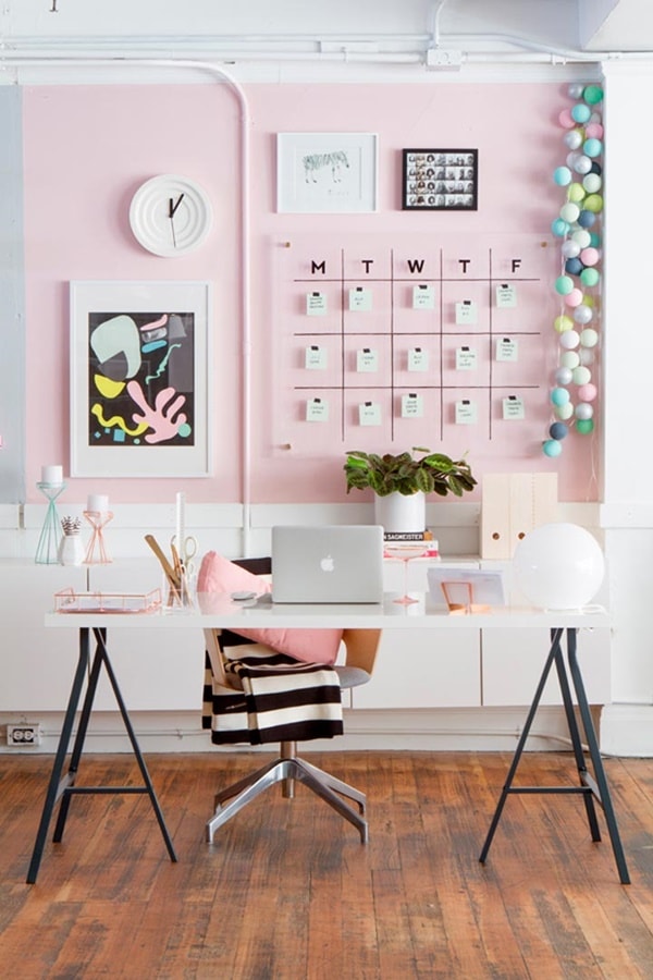 Espacios de trabajo en color rosa